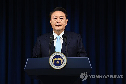윤석열 대통령이 1일 서울 용산 대통령실 청사에서 의대정원 증원 관련 대국민 담화를 하고 있다. 연합뉴스